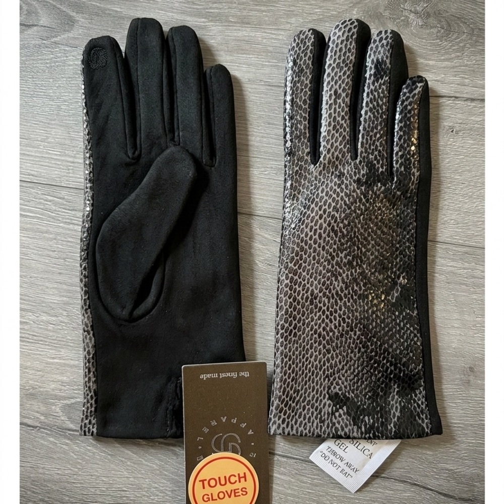 Black and Gray Touchscreen Gloves
